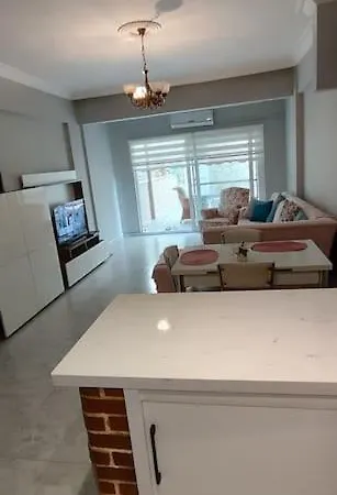 Modern Design House In The Heart Of アパート マルマリス