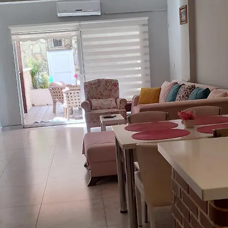 Modern Design House In The Heart Of Μαρμαρίς